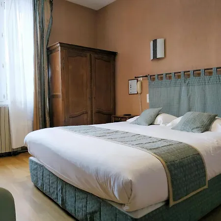 Restaurant Le Grillon Hotel 2*